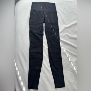 Lululemon mesh-cut out leggings, Size 6